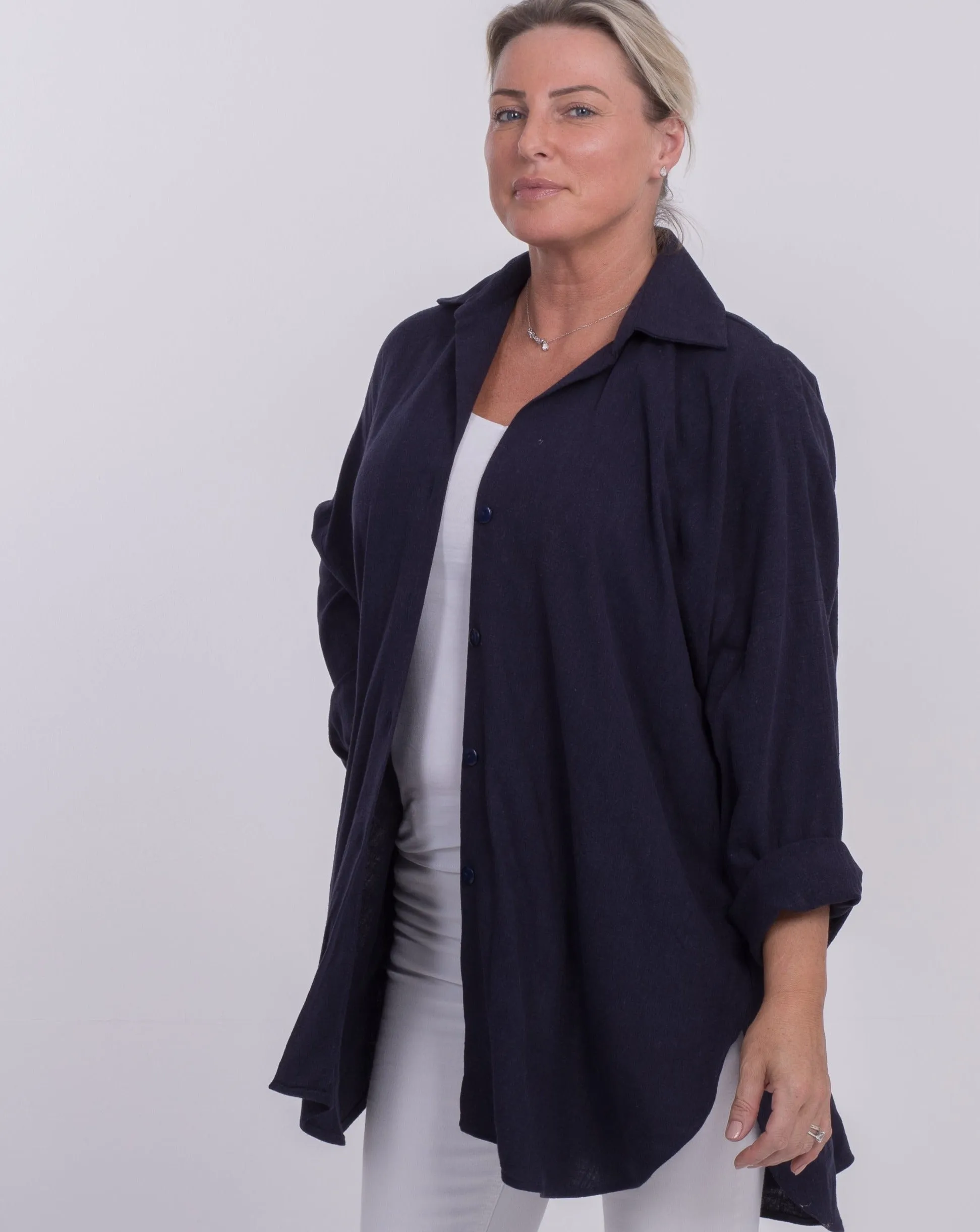 THE SOHO OVERSIZED SHIRT IN NAVY LINEN BLEND